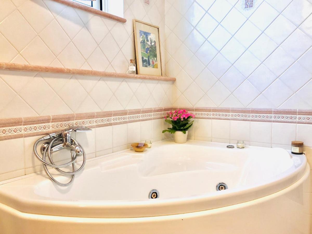 Blue Apricot Apartment Con Jacuzzi Montesilvano Marina エクステリア 写真